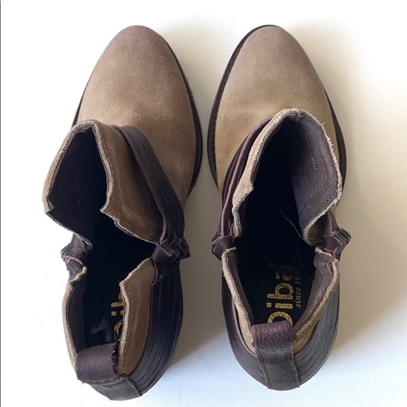 Diba Taupe & Brown Skyler Suede Booties, Size 6 - Picture 11 of 13